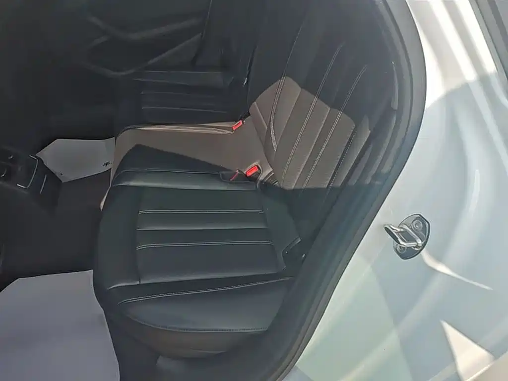 Audi A4L 2023 40 TFSI Luxury Sport фото 17