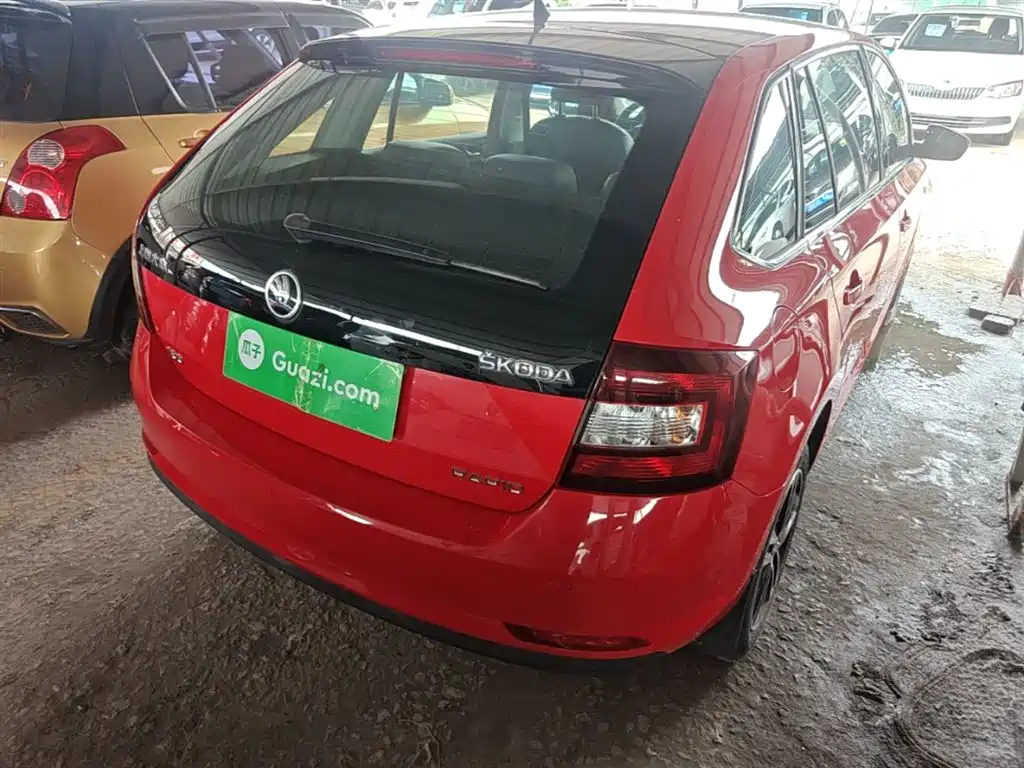 Škoda Skoda Rapid Spaceback 2016 1.6L Automatic Smart Edition фото 7