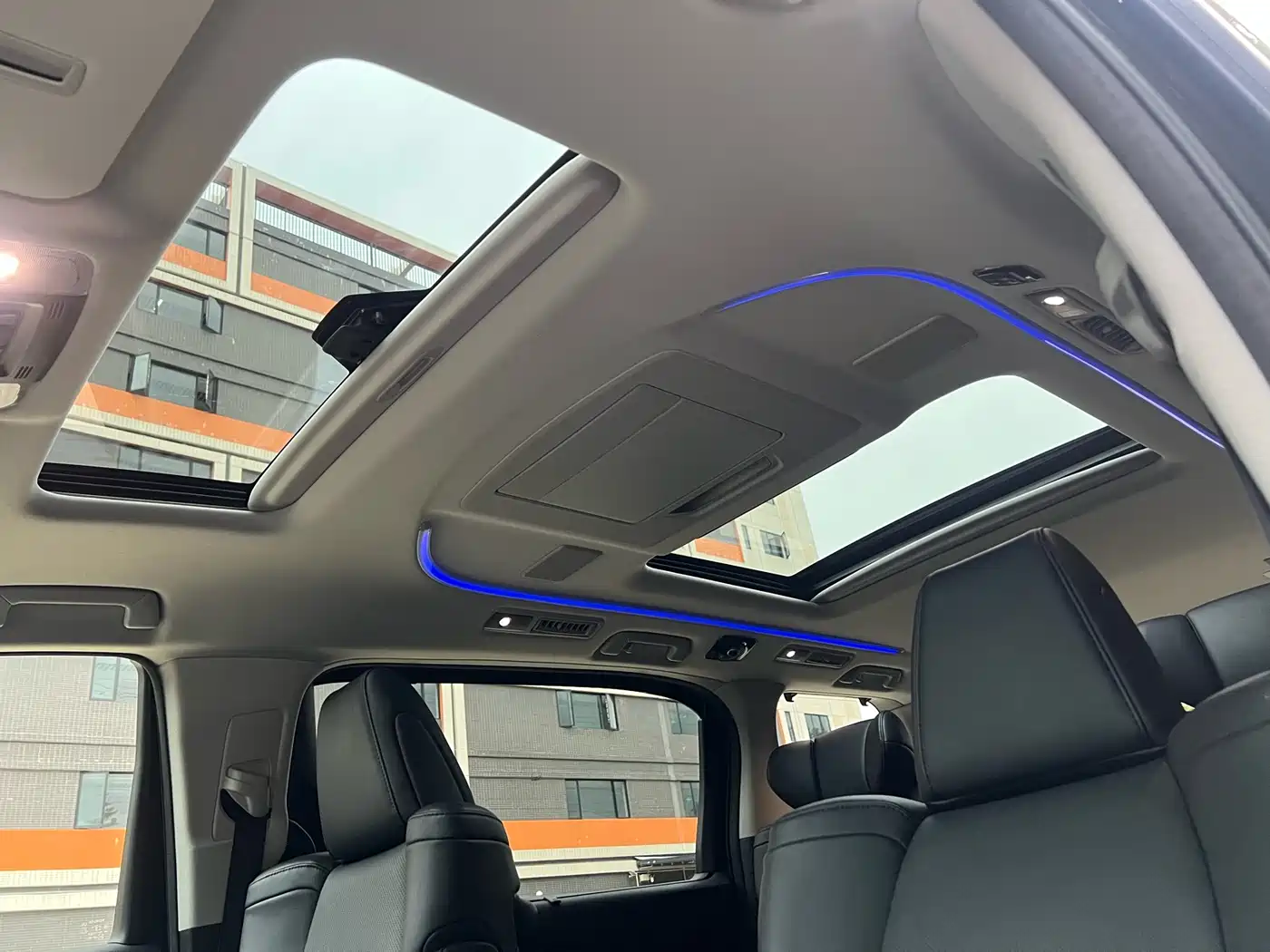 Toyota Vellfire 2019 Hybrid 2.5L HV Luxury Edition фото 13