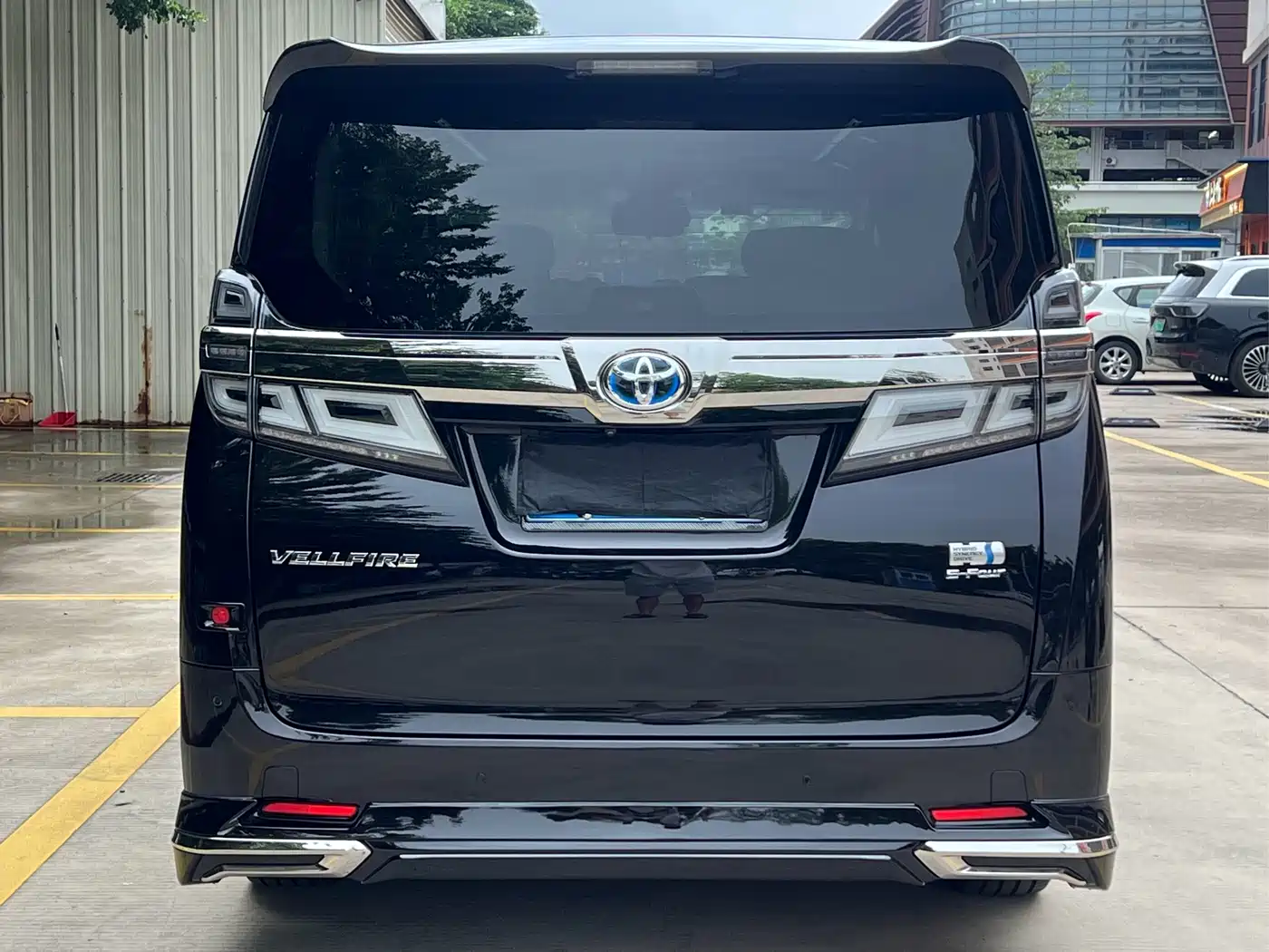 Toyota Vellfire 2019 Hybrid 2.5L HV Luxury Edition фото 4
