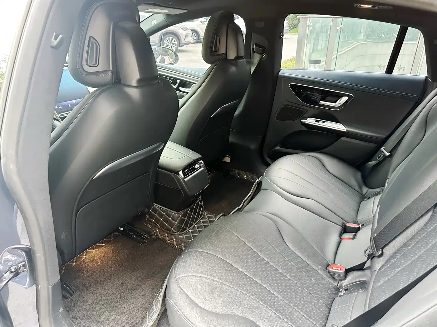 Mercedes-Benz EQE 2022 350 Luxury Edition фото 15