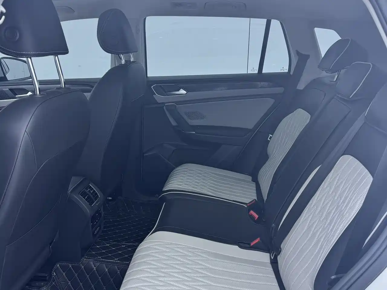 Volkswagen Tayron 2023 280TSI 2WD Luxury Plus Advanced Edition фото 10
