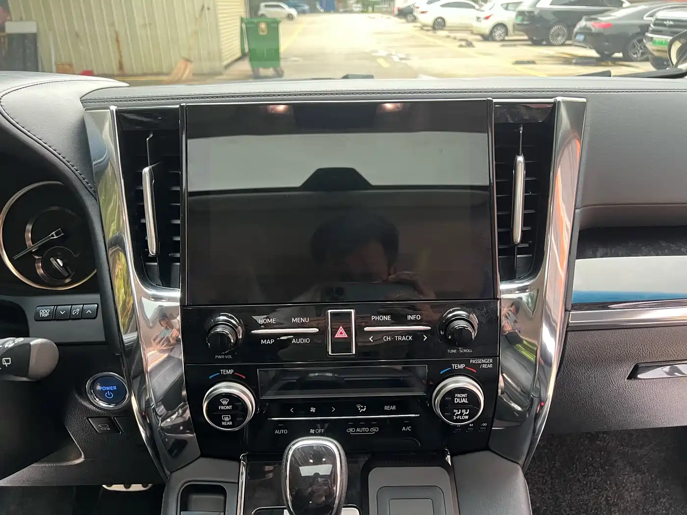 Toyota Vellfire 2019 Hybrid 2.5L HV Luxury Edition фото 12