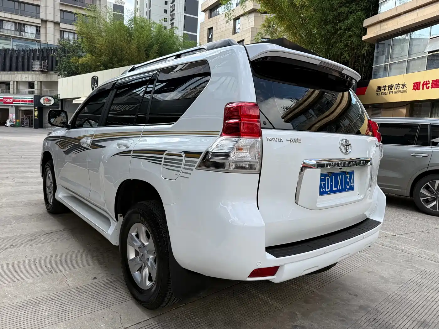 Toyota Prado 2010 4.0L Automatic TX фото 3