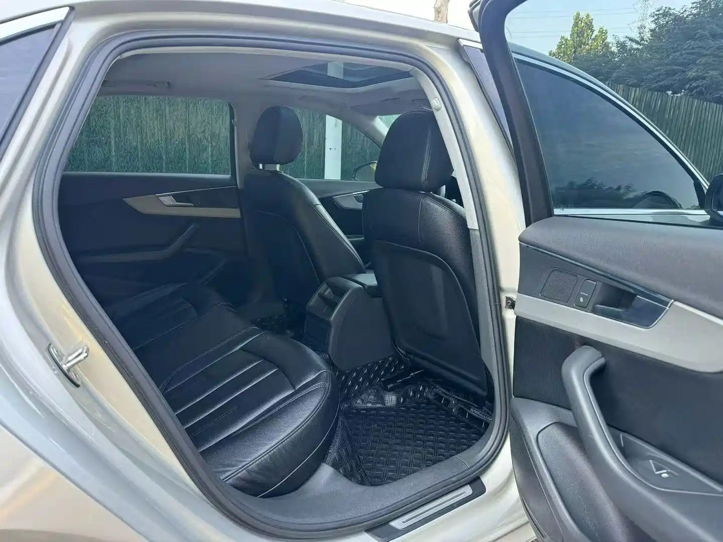 Фото 9 - Audi A4L