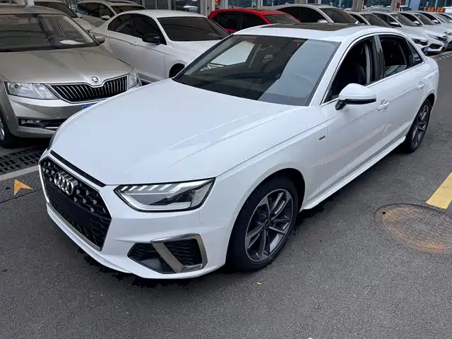 Audi A4L 40 TFSI, Стиль Драйв
