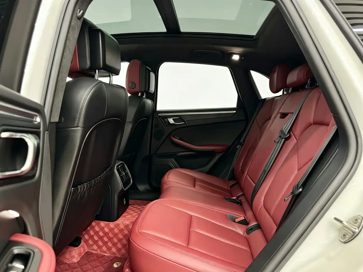 Porsche Macan 2023 Macan 2.0T фото 12