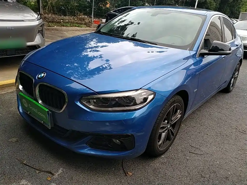 BMW 1 Series 2017 118i Sport фото 2