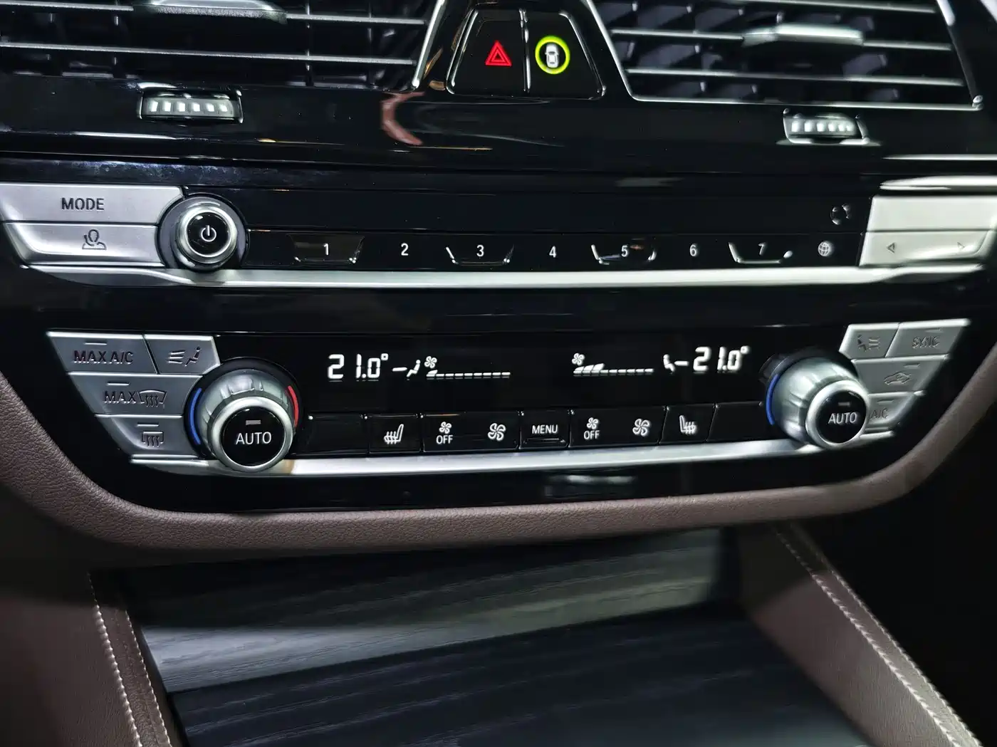 BMW 5 Series 2023 530Li Leading M Sport Package фото 11