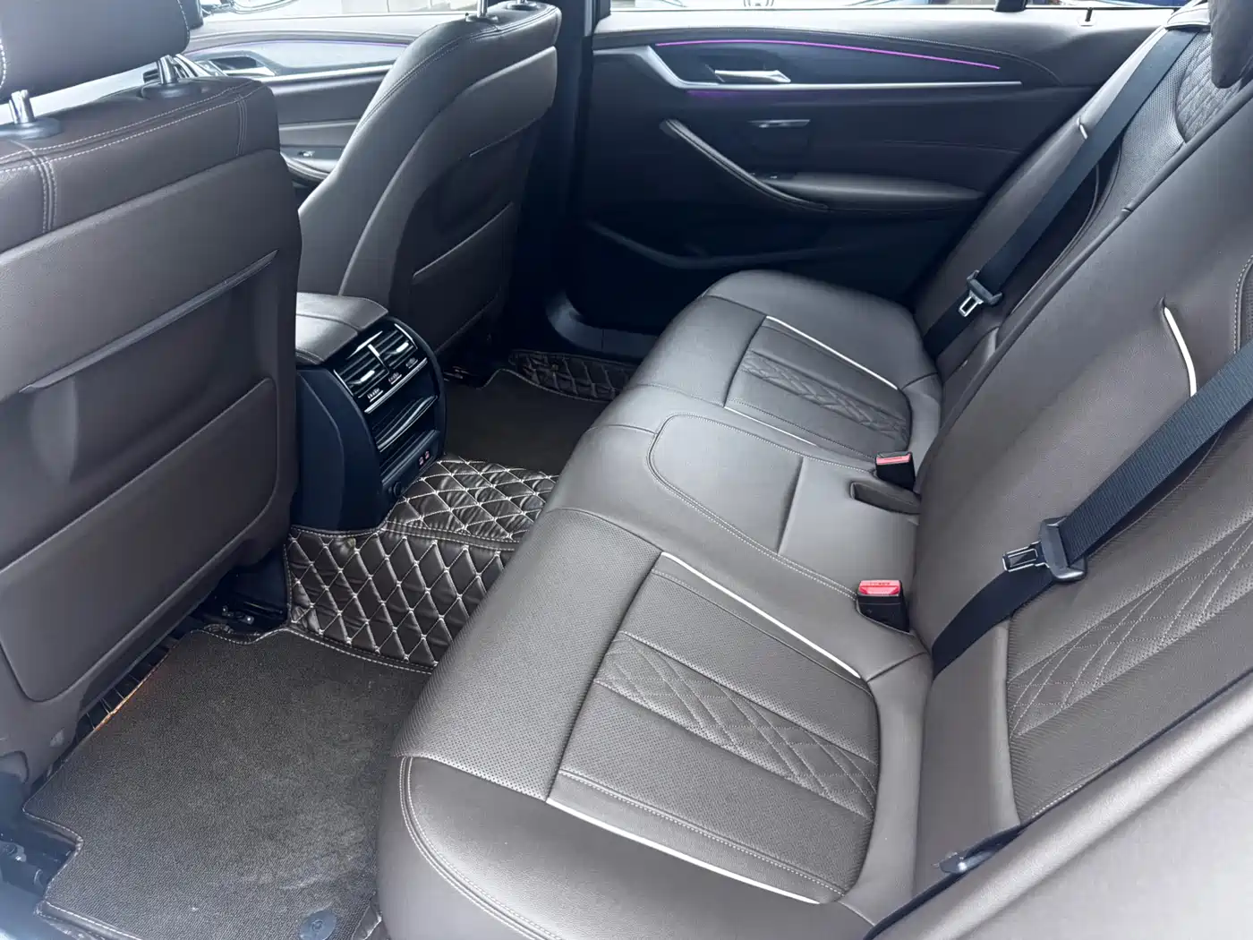 BMW 5 Series 2023 530Li Leading M Sport Package фото 9