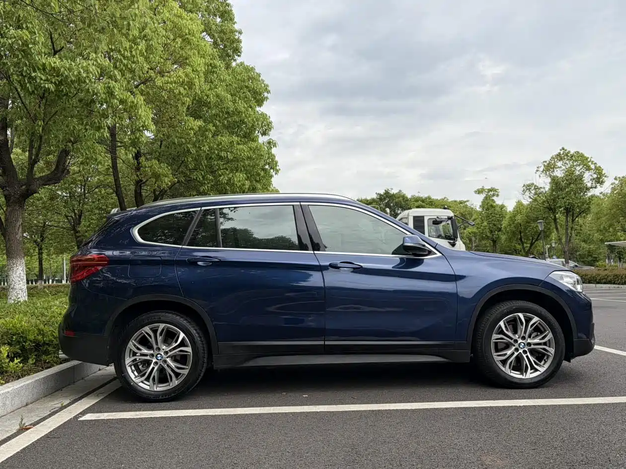 BMW X1 2019 sDrive20Li Leading Model фото 4