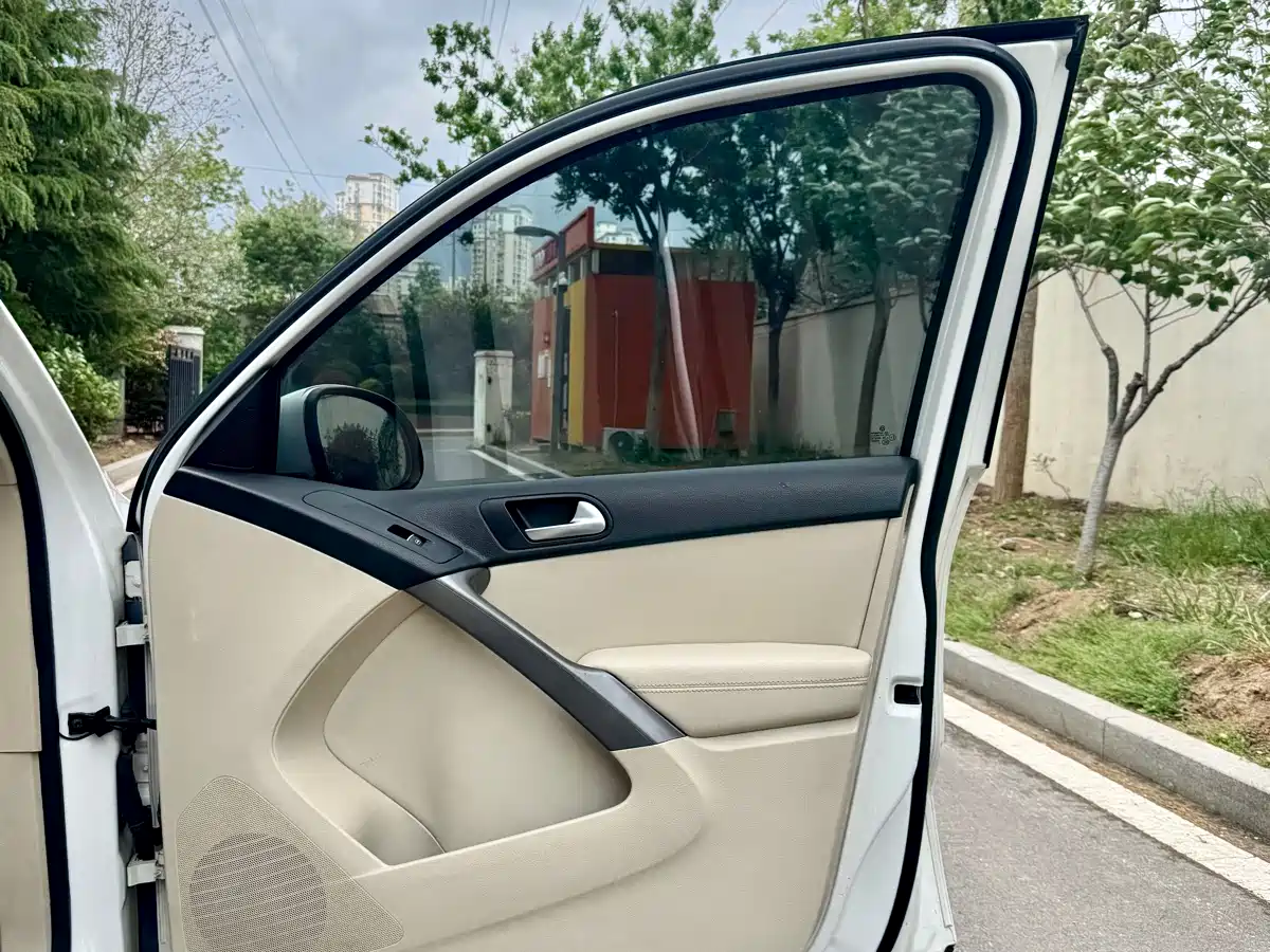 Volkswagen Tiguan 2012 1.8TSI Automatic 2WD Trend Edition фото 17