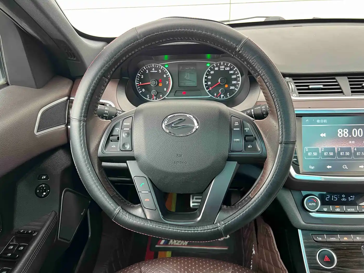 Landwind X7 2016 2015 2.0T Panoramic Flagship Edition