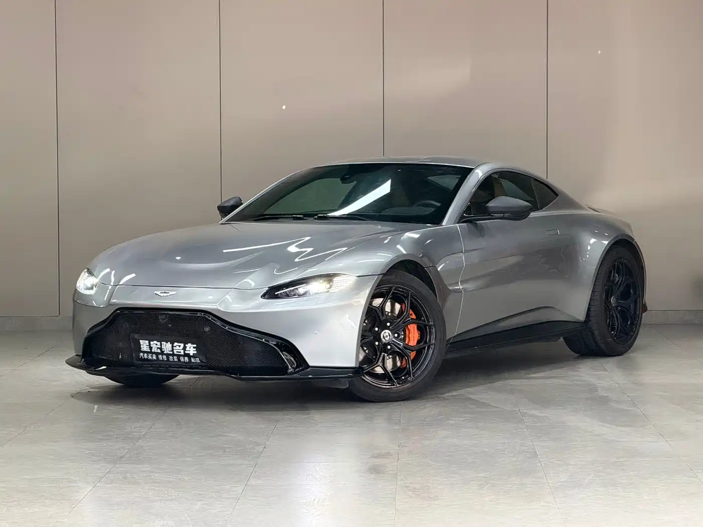 Aston Martin V8 Vantage 2018 4.0T V8 Coupe