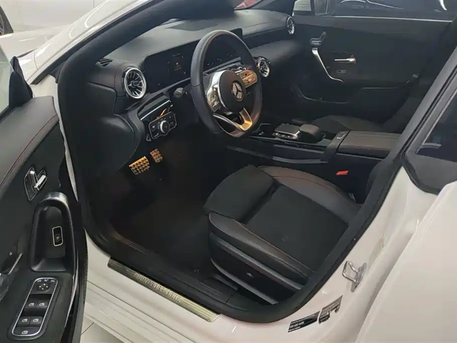 Mercedes-Benz CLA (Import) 2022 CLA 200 фото 9