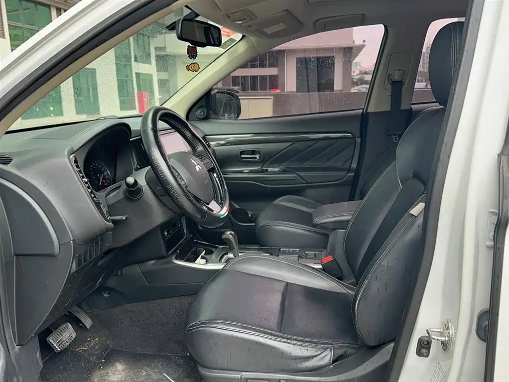 Mitsubishi Outlander 2019 2.0L 2WD Enjoy 5-Seater China VI фото 8