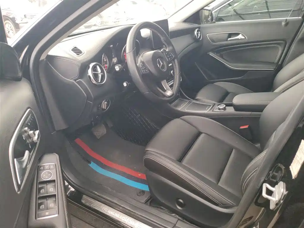 Mercedes-Benz GLA 2017 GLA 220 4MATIC Fashion фото 12