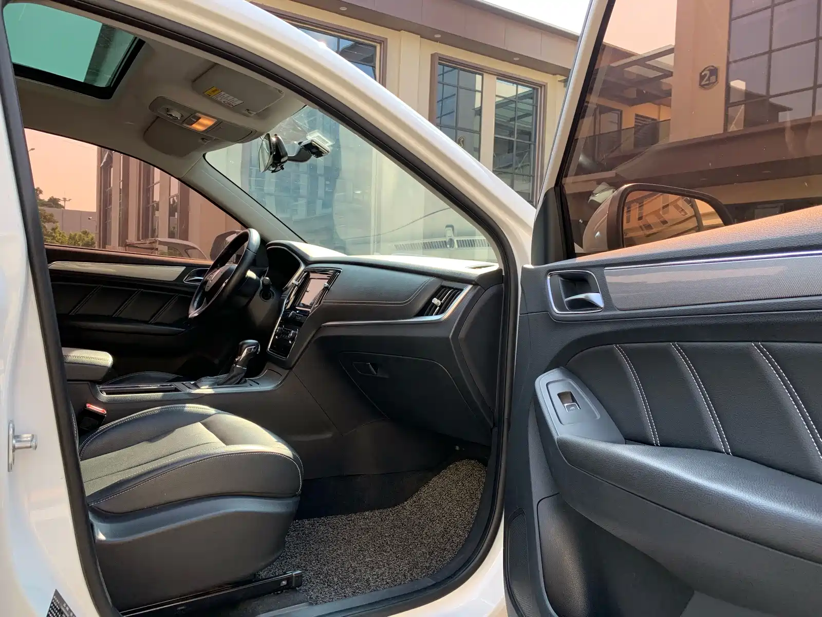 Фото 9 - Roewe RX5