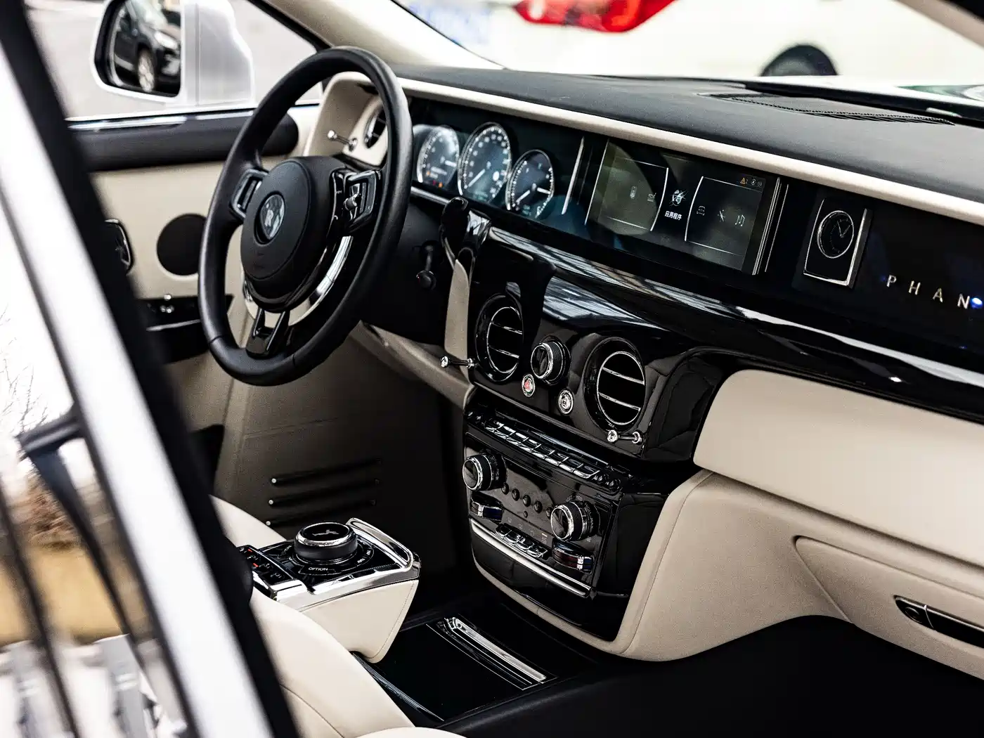 Rolls-Royce Phantom 2018 6.7T Long Wheelbase Version фото 9