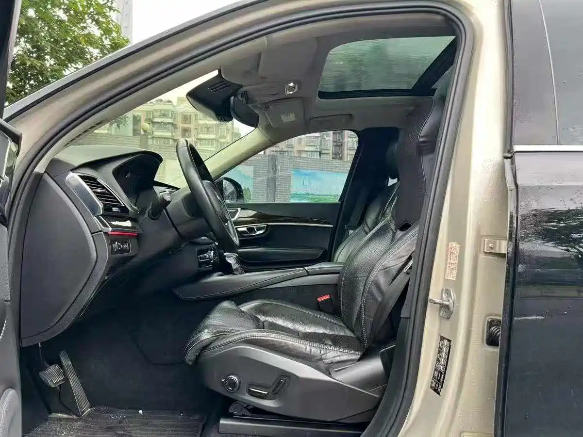 Фото 6 - Volvo XC90