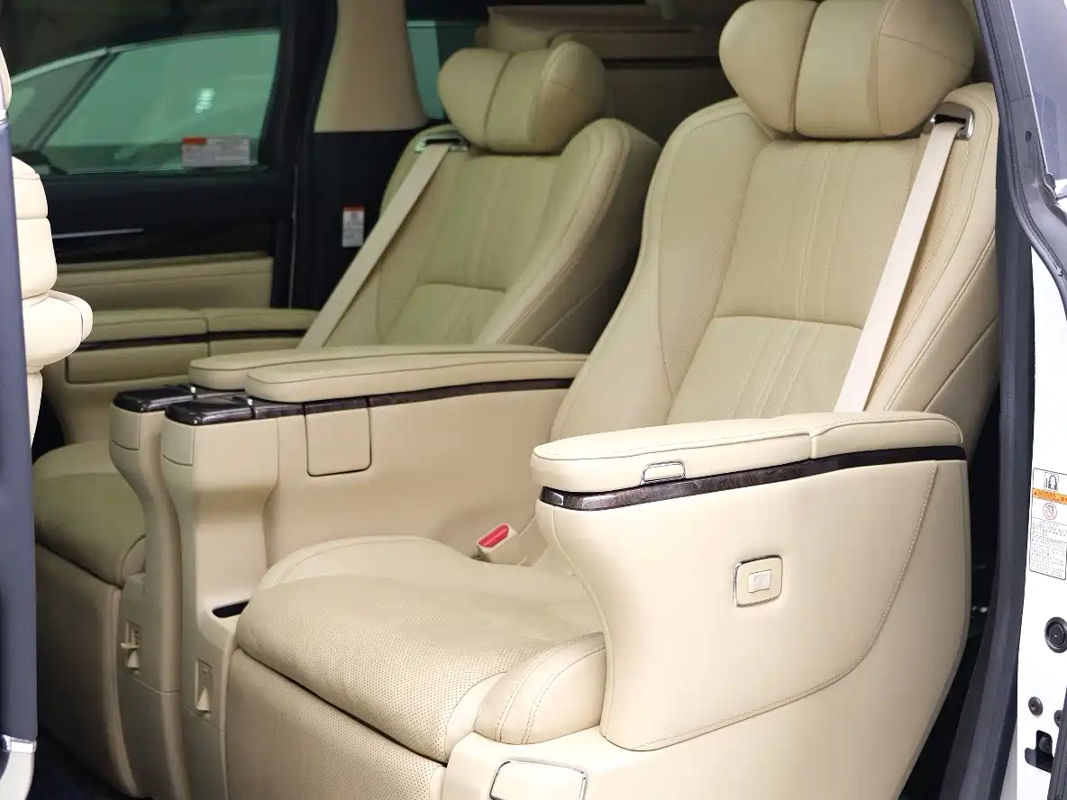 Toyota Alphard 2021 Hybrid 2.5L Luxury фото 8