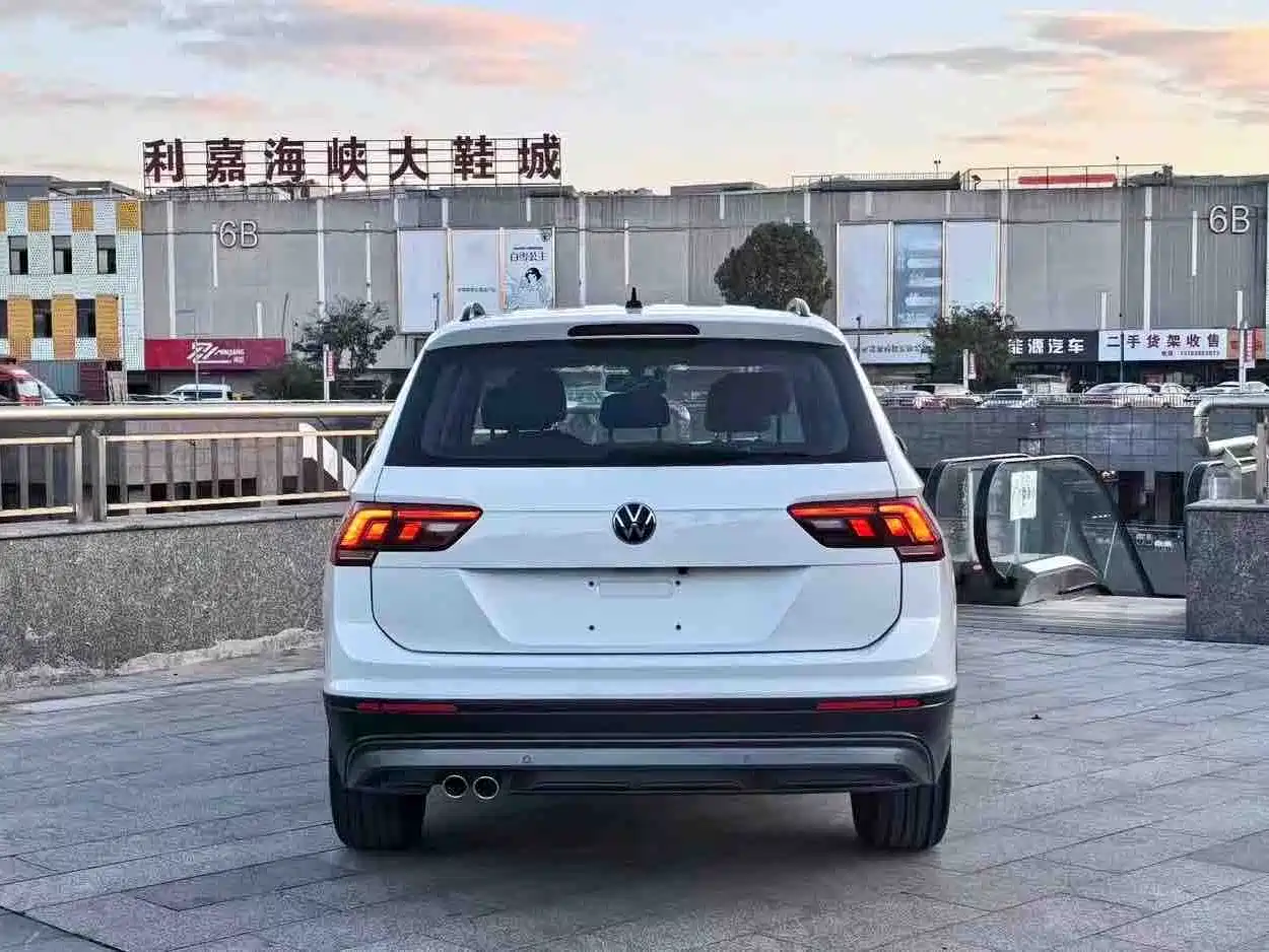 Фото 8 - Volkswagen Tiguan L