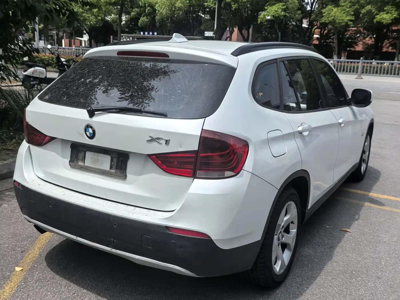 BMW X1 2012 sDrive18i Luxury Model фото 11