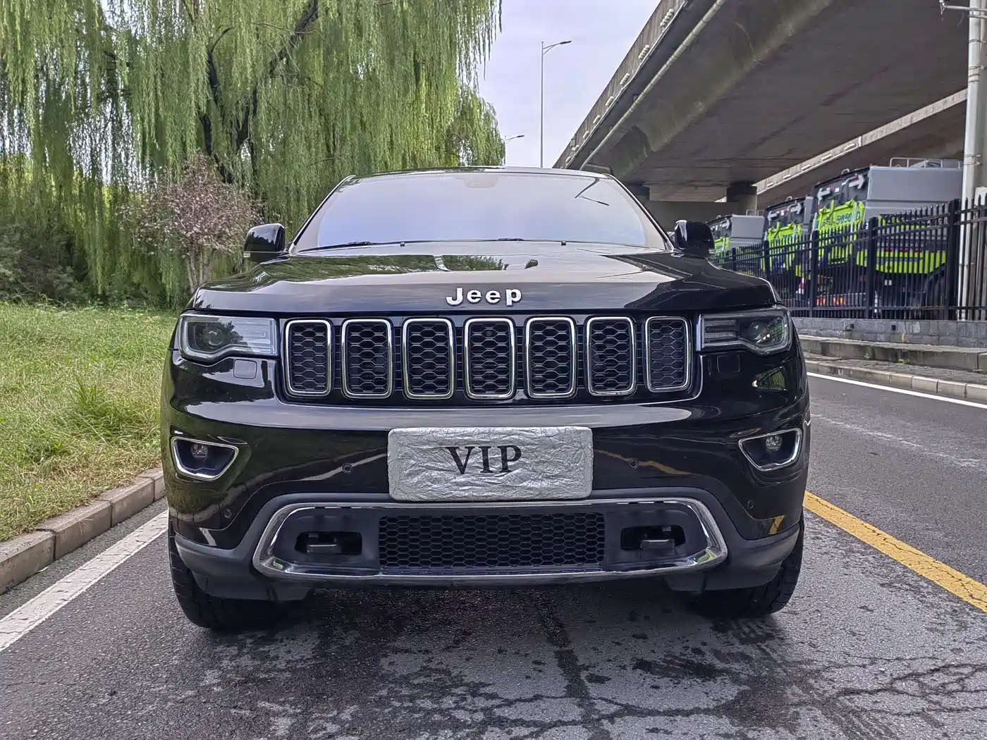 Photo 2 - Jeep Grand Cherokee (Import)