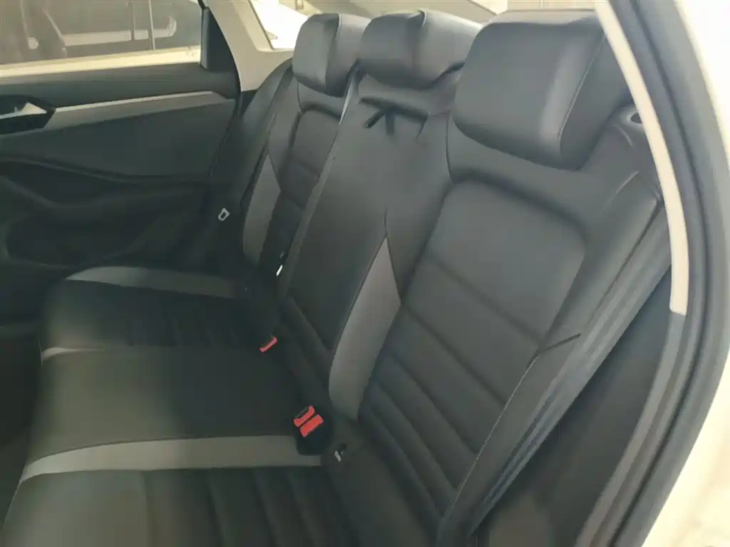 Volkswagen Sagitar 2022 280TSI DSG Surpassing Edition фото 17