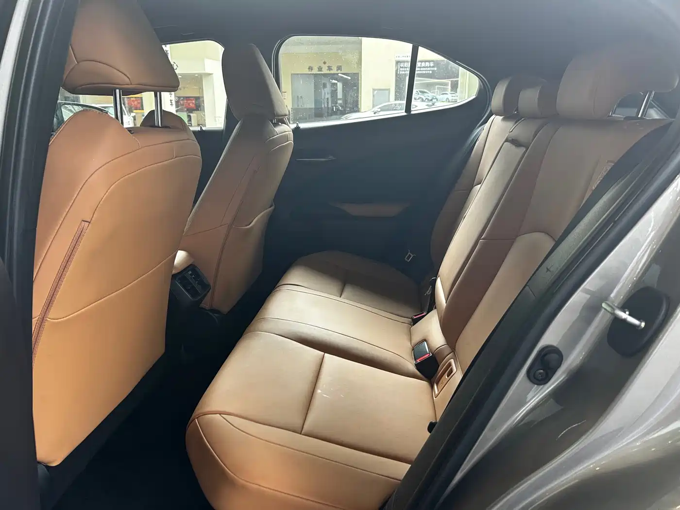Lexus UX 2023 2022 260h Cool Edition