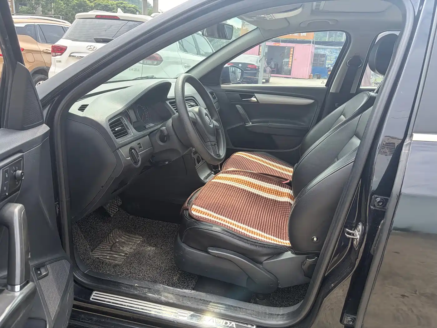 Volkswagen Lavida 2013 1.6L Automatic Comfort Edition фото 8