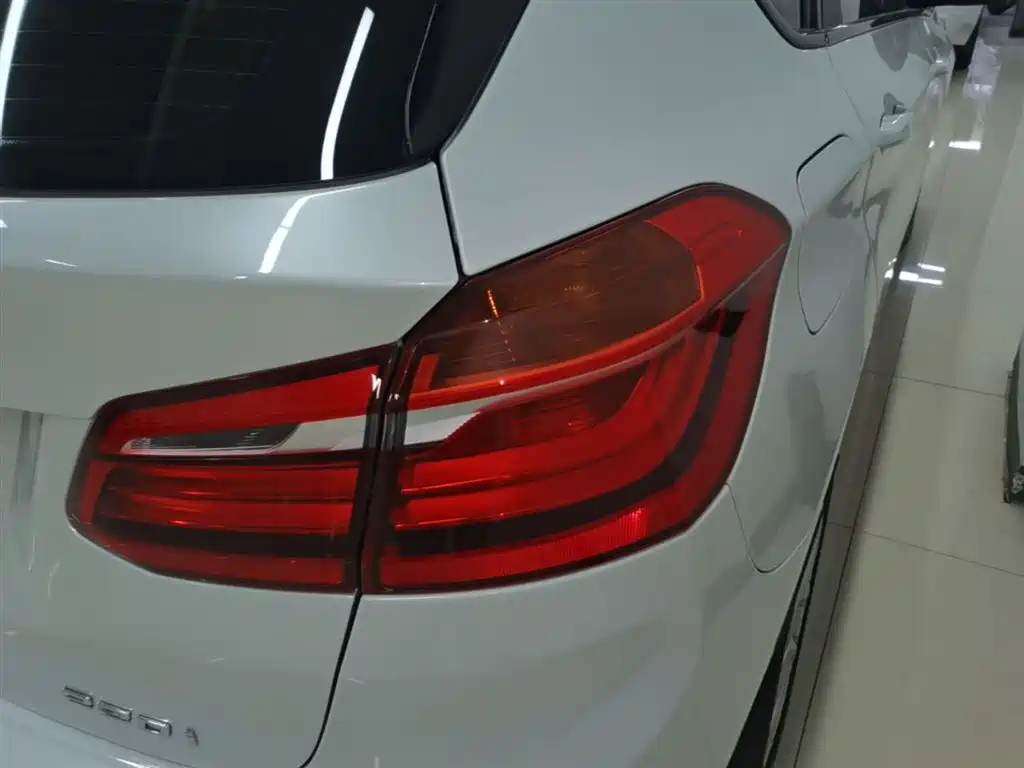 BMW 2 Series Touring 2016 220i Leading Model фото 8