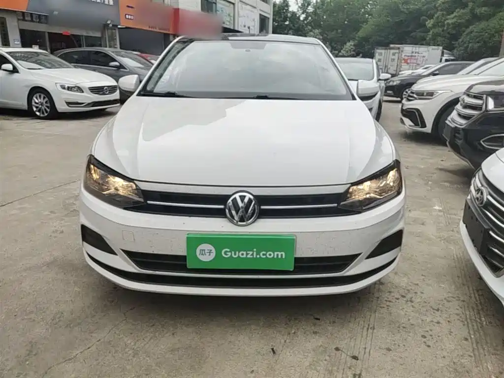 VOLKSWAGEN POLO