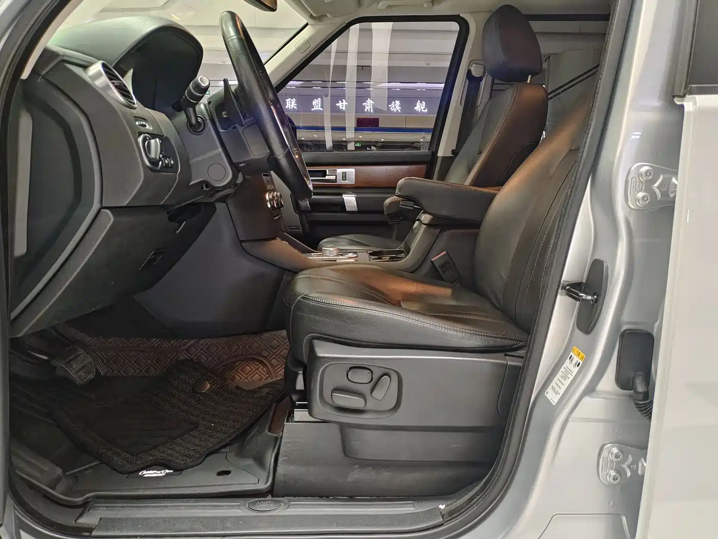 Land Rover Discovery 2016 3.0 SC V6 SE фото 6