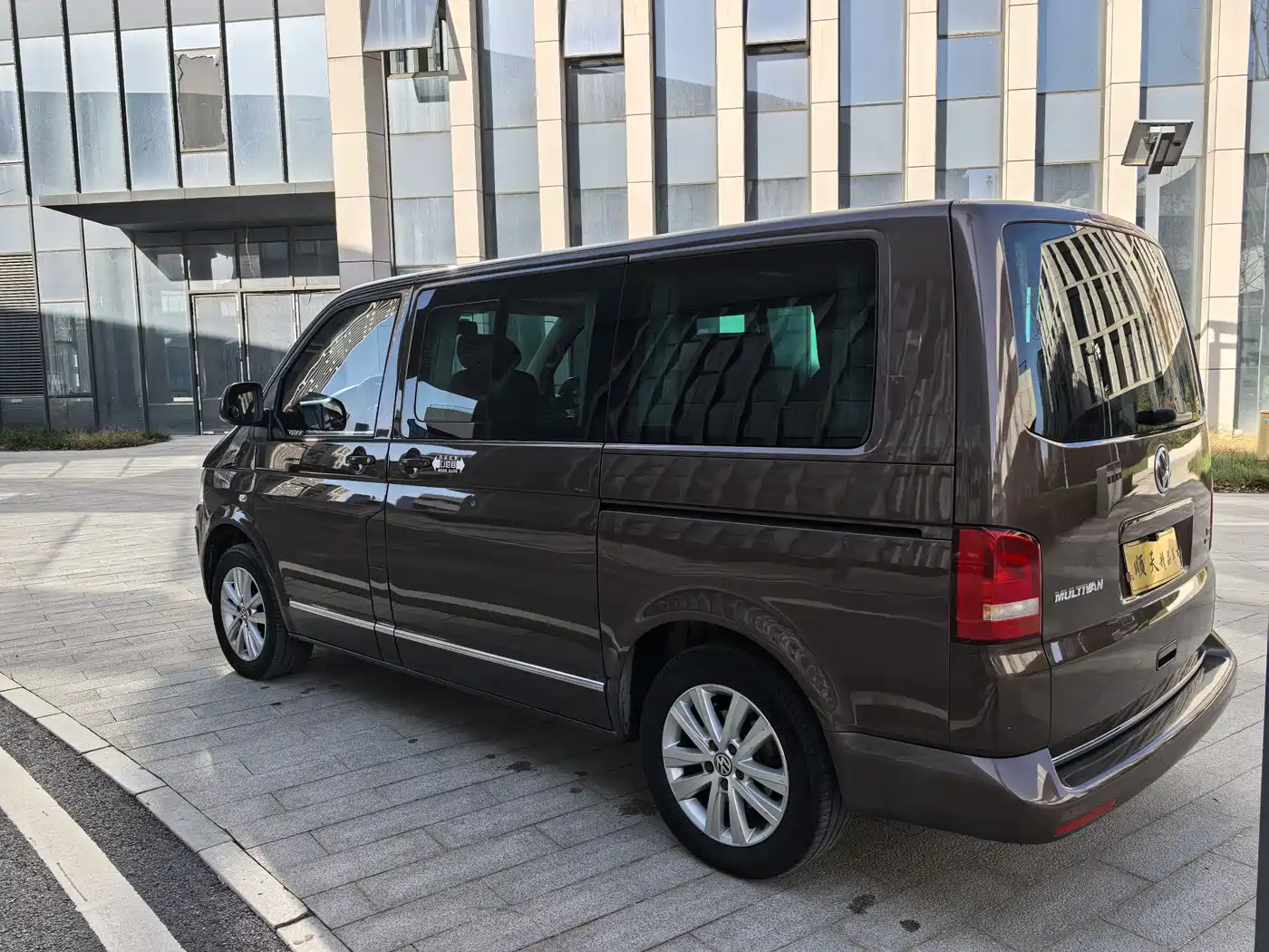 Volkswagen Multivan 2015 2.0TSI AWD 65th Anniversary Limited Edition фото 7
