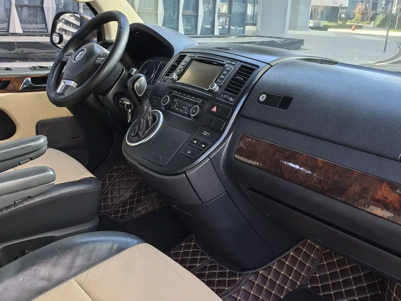 Volkswagen Multivan 2015 2.0TSI AWD 65th Anniversary Limited Edition фото 21