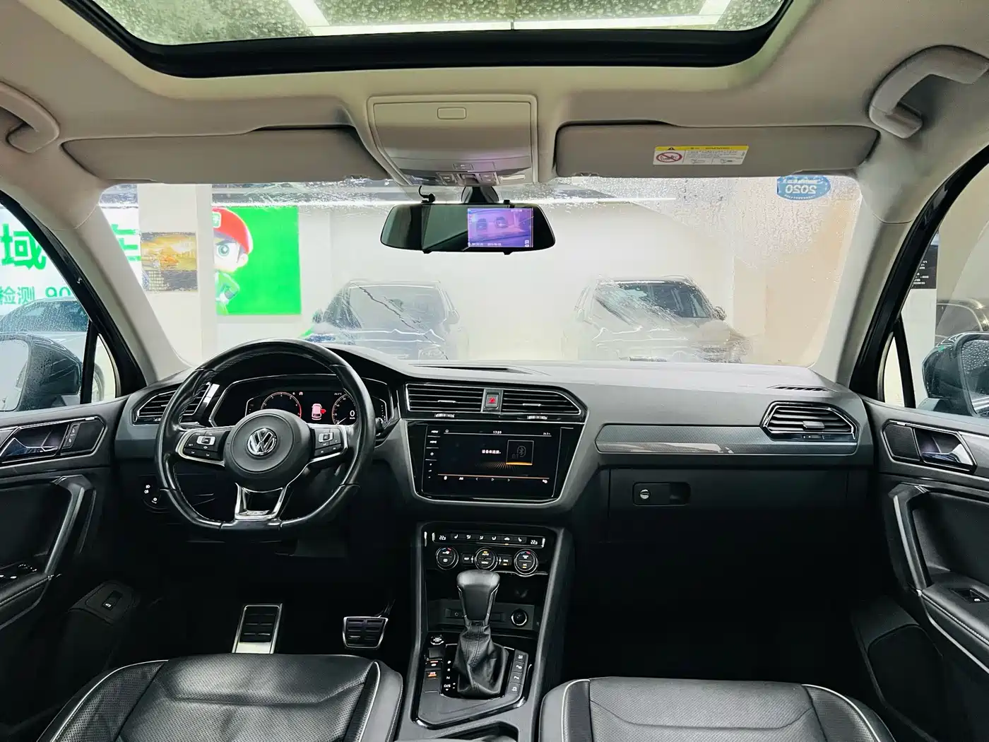 Volkswagen Tiguan L 2019 330TSI Automatic 2WD R-Line Flagship Edition China VI фото 14