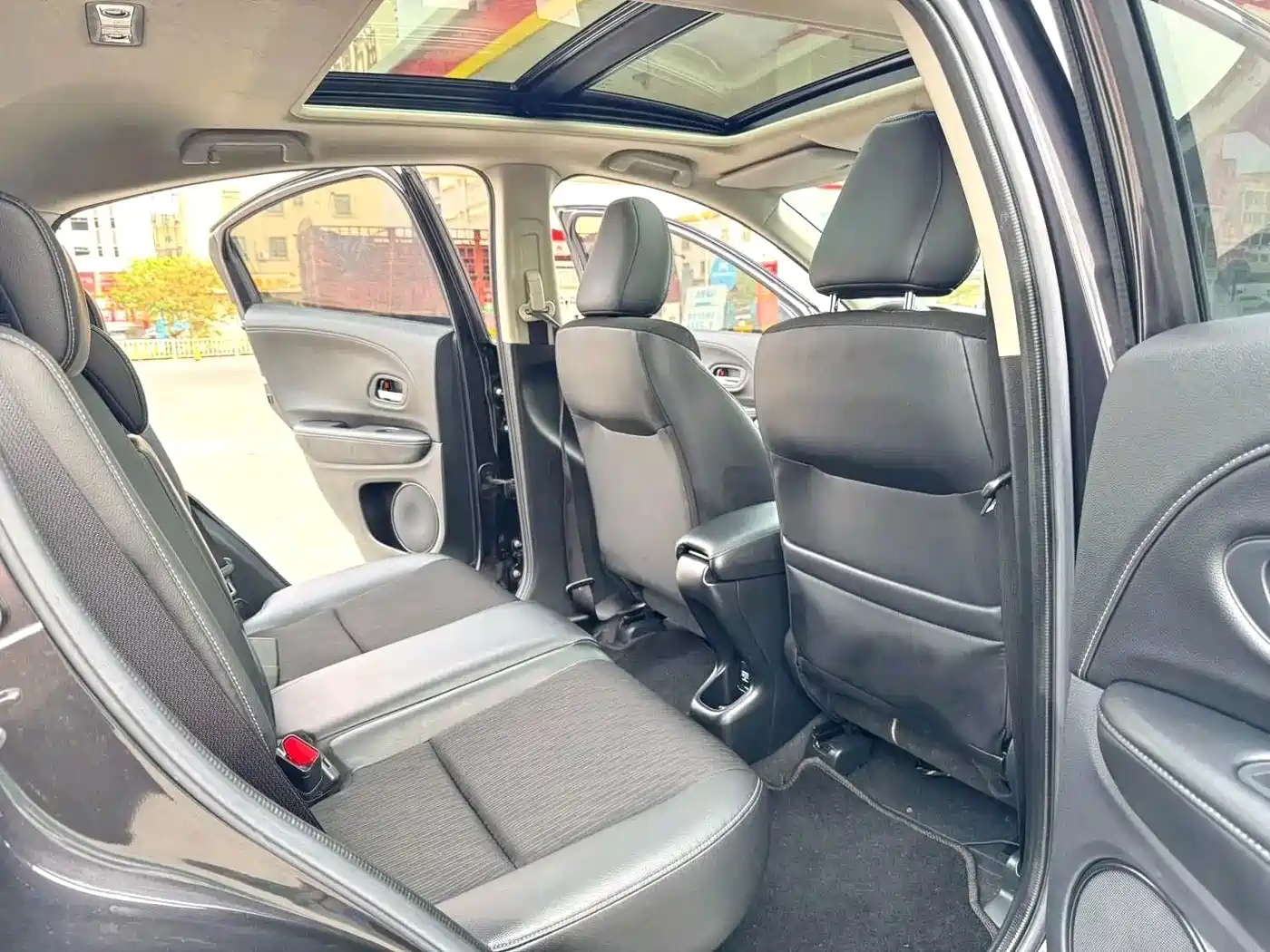 Фото 7 - Honda Vezel