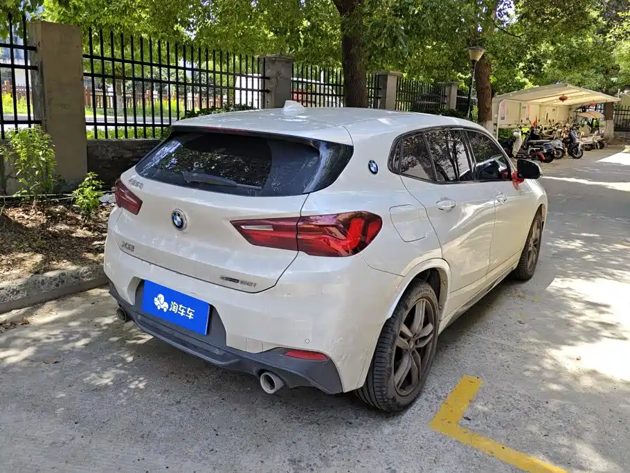 Photo 3 - BMW X2