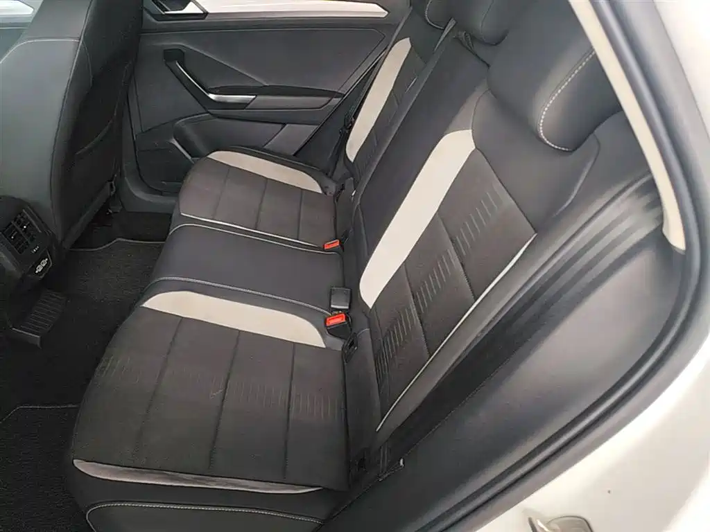 VOLKSWAGEN T-ROC EXPLORING SONGS