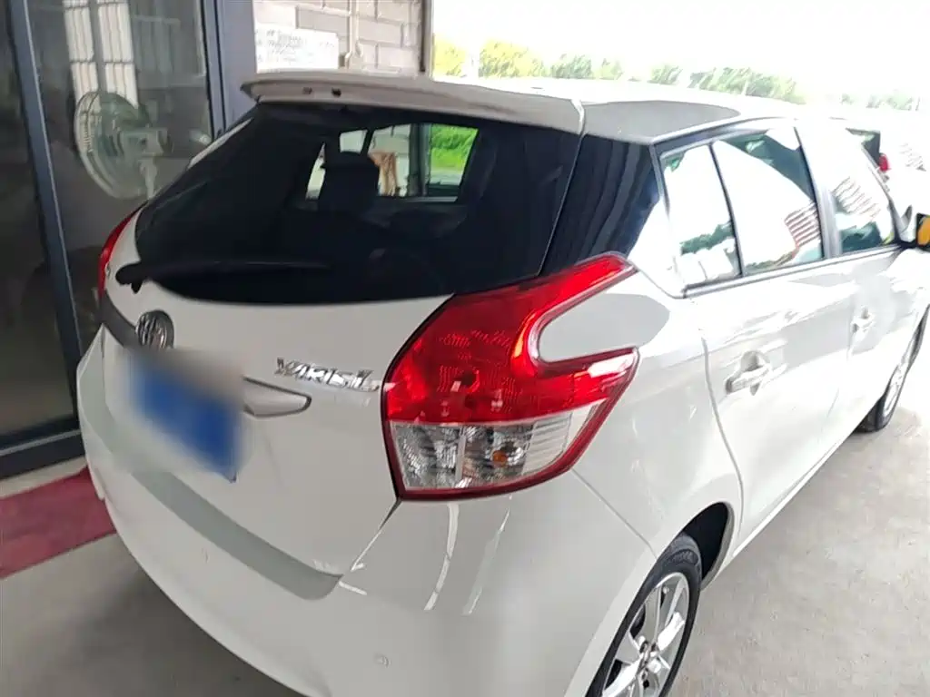 Toyota YARiS L Zhi Xuan 2015 1.5E Auto Charming Edition фото 7