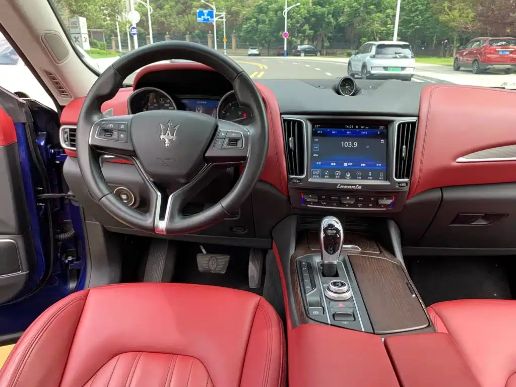 Фото 11 - Maserati Levante