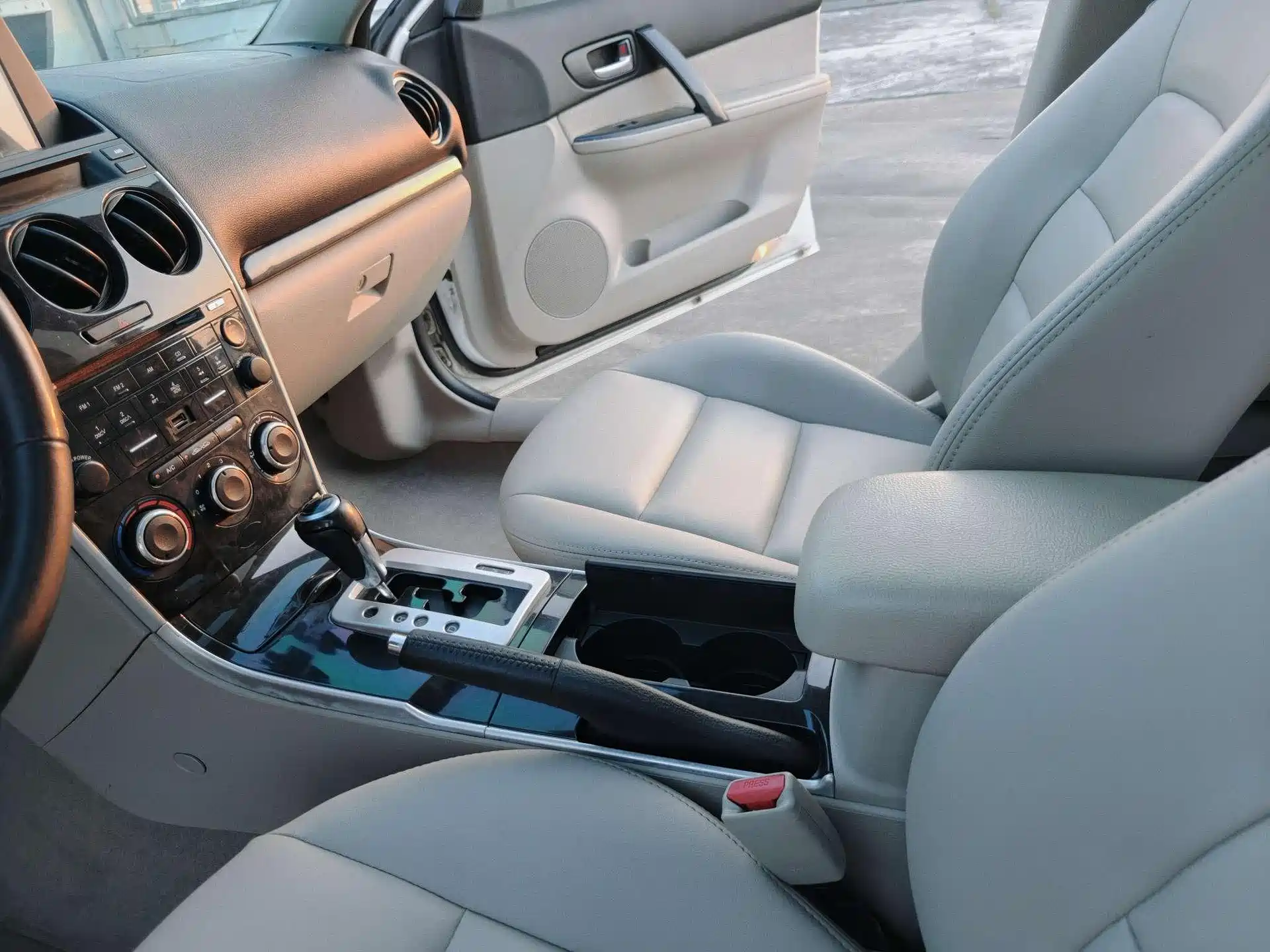 Photo 10 - Mazda 6