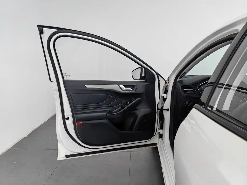 Фото 8 - Ford Focus