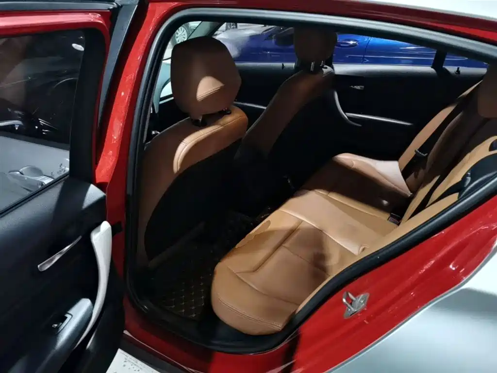 BMW 1 Series (Import) 2016 118i Leading фото 17