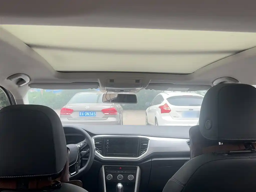 VOLKSWAGEN T-ROC EXPLORING SONGS