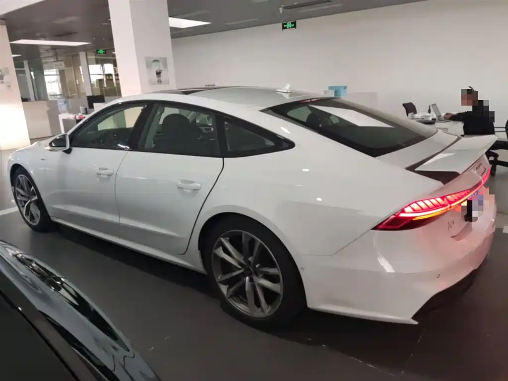 Audi A7 2023 Model 45 TFSI Premium Selection Edition фото 21