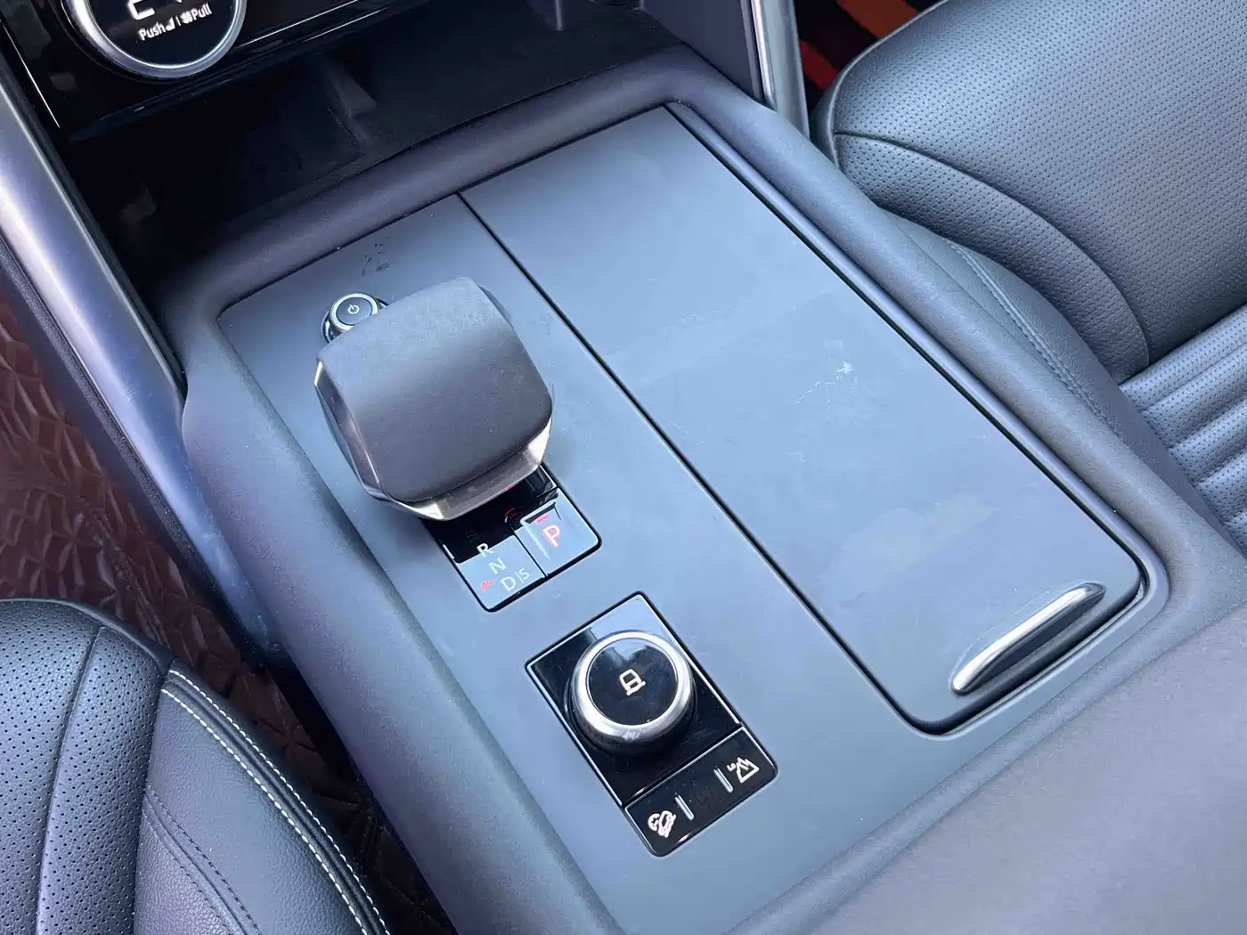 Land Rover Discovery 2021 360PS R-Dynamic SE фото 4