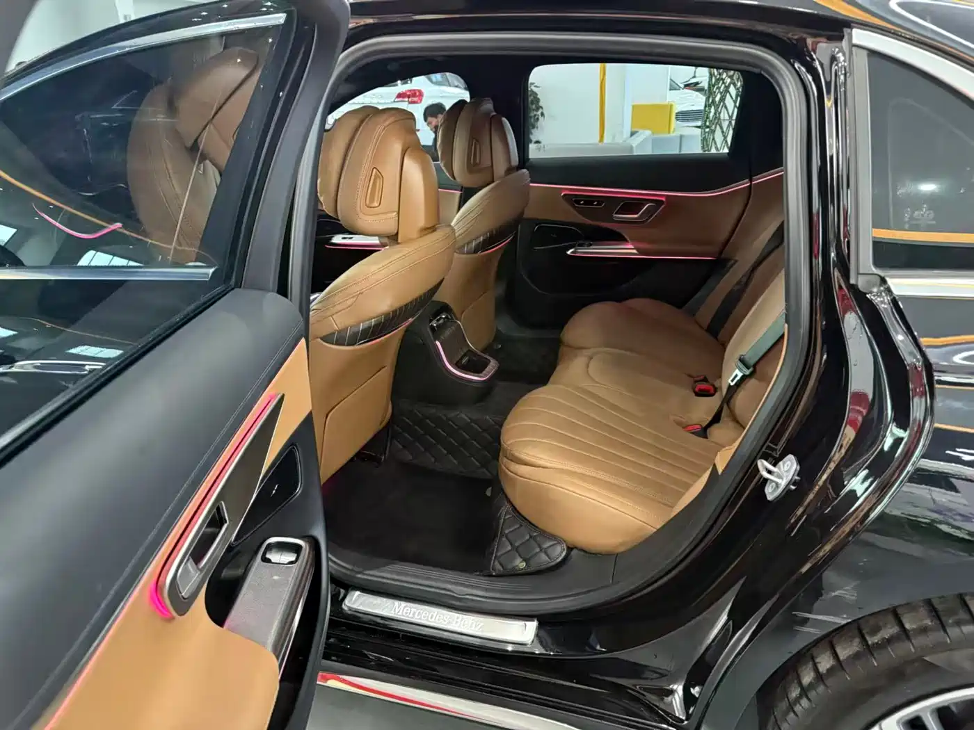 Mercedes-Benz E-Class 2024 E 300 L Fashion фото 5
