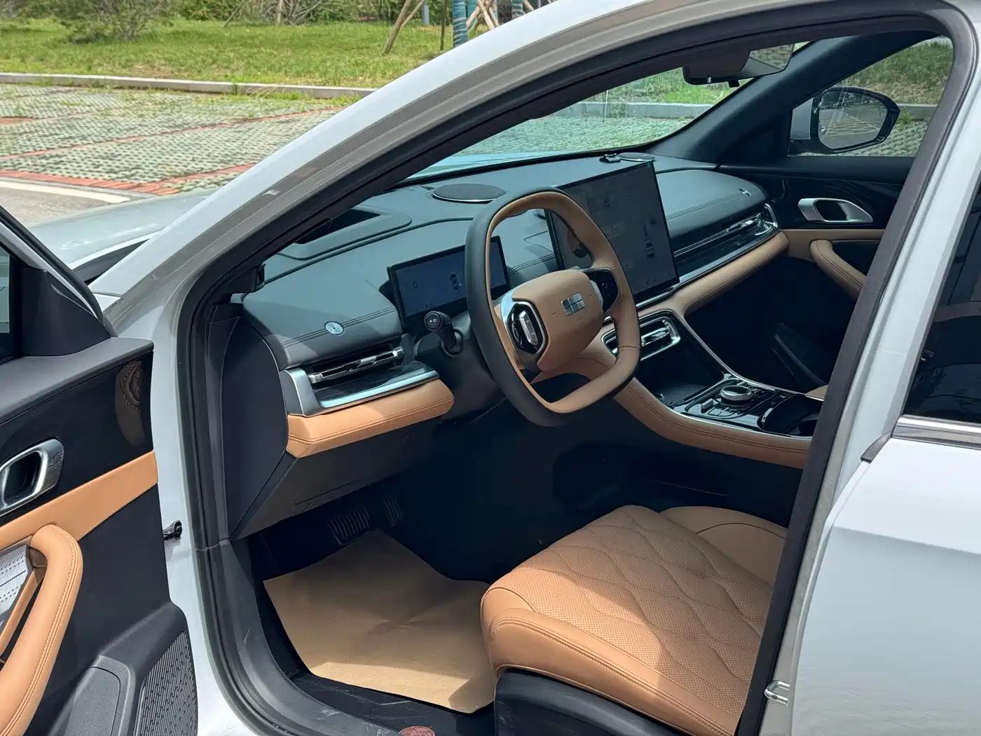 Geely Galaxy Galaxy A7 2025 EM-i 150km Explorer+ Edition фото 7
